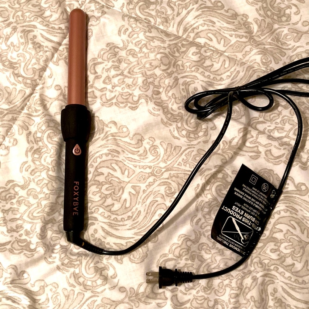 FoxyBae curling wand - never used